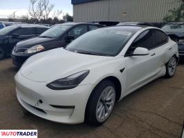 Tesla Model 3 - zobacz ofertę
