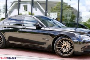 BMW 740 2010 3.0 306 KM