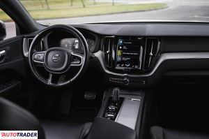 Volvo XC60 2021 2.0 194 KM