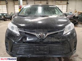 Toyota Sienna 2018 3