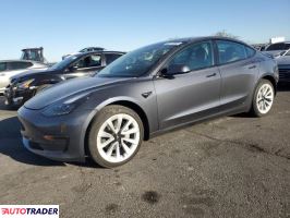 Tesla Model 3 - zobacz ofertę