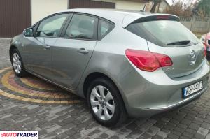 Opel Astra 2015 1.4 140 KM