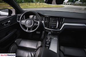Volvo V60 2020 2.0 187 KM