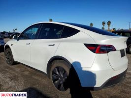 Tesla Model Y 2025