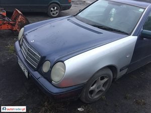 Mercedes 220 1995 2.2 95 KM Mercedes 220 1995 2.2 95 KM
