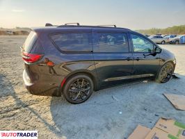 Chrysler Pacifica 2024 3