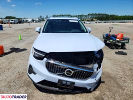 Volvo XC40 2025 2