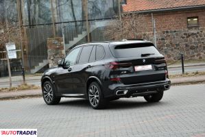 BMW X5 2025 3.0 297 KM