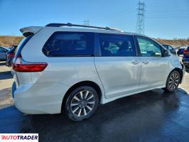 Toyota Sienna 2019 3