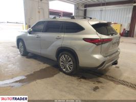 Toyota Highlander 2022 3