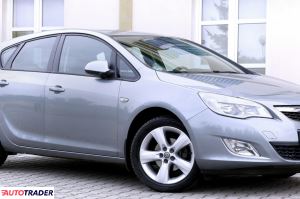 Opel Astra 2012 1.4 140 KM