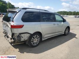 Toyota Sienna 2019 3