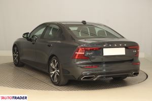 Volvo S60 2019 2.0 187 KM