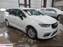 Chrysler Pacifica 2024 3