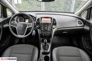Opel Astra 2015 1.6 110 KM