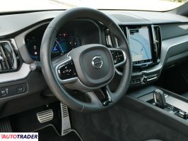 Volvo XC60 2021 2.0 197 KM