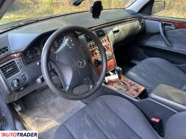 Mercedes E-klasa 1999 2.0 136 KM