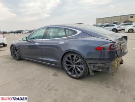 Tesla Model S 2020