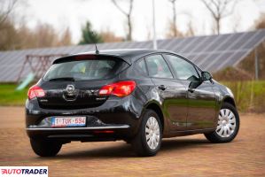 Opel Astra 2015 1.4 100 KM