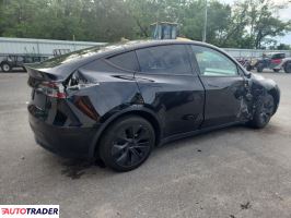 Tesla Model Y 2025