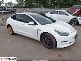 Tesla Model 3 - zobacz ofertę