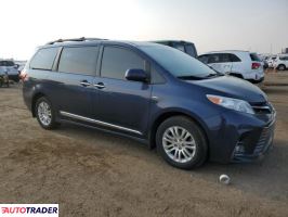 Toyota Sienna 2019 3