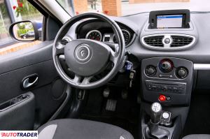 Renault Clio 2010 1.1 75 KM