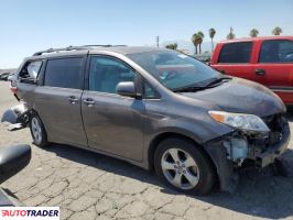 Toyota Sienna 2018 3