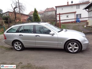 Mercedes 220 2002 2.1 143 KM Mercedes 220 2002 2.1 143 KM