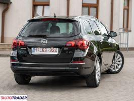 Opel Astra 2015 1.6 110 KM