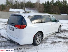 Chrysler Pacifica 2017 3.6 296 KM