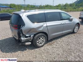 Chrysler Pacifica 2021 3