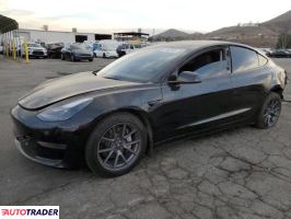 Tesla Model 3 - zobacz ofertę