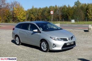 Toyota Auris 2014 1.4 90 KM Toyota Auris 2014 1.4 90 KM