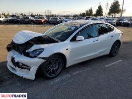 Tesla Model 3 - zobacz ofertę