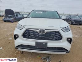 Toyota Highlander 2022 3