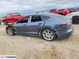 Tesla Model S 2020