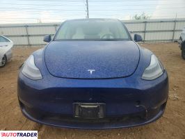 Tesla Model Y 2025