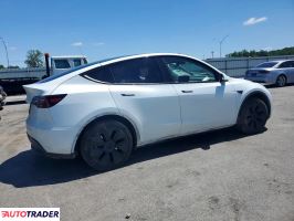 Tesla Model Y 2025