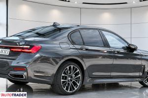 BMW 750 2019 3.0 400 KM