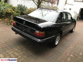 Mercedes W-124 1992 2.5 126 KM