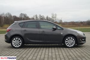 Opel Astra 2013 1.4 120 KM