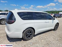 Chrysler Pacifica 2022 3