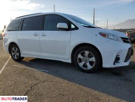 Toyota Sienna 2019 3