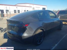 Tesla Model Y 2025