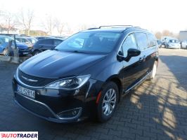 Chrysler Pacifica 2017 3.6 214 KM