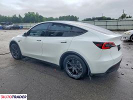 Tesla Model Y 2025