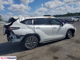 Toyota Highlander 2021 3