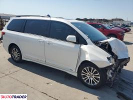 Toyota Sienna 2019 3