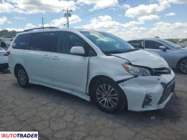 Toyota Sienna 2018 3